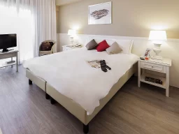 Кровать с матрасом Ададжио Медиум